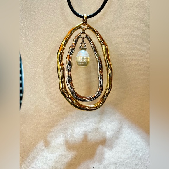 Ovals With Faux Pearl Necklace - Picture 6 of 10